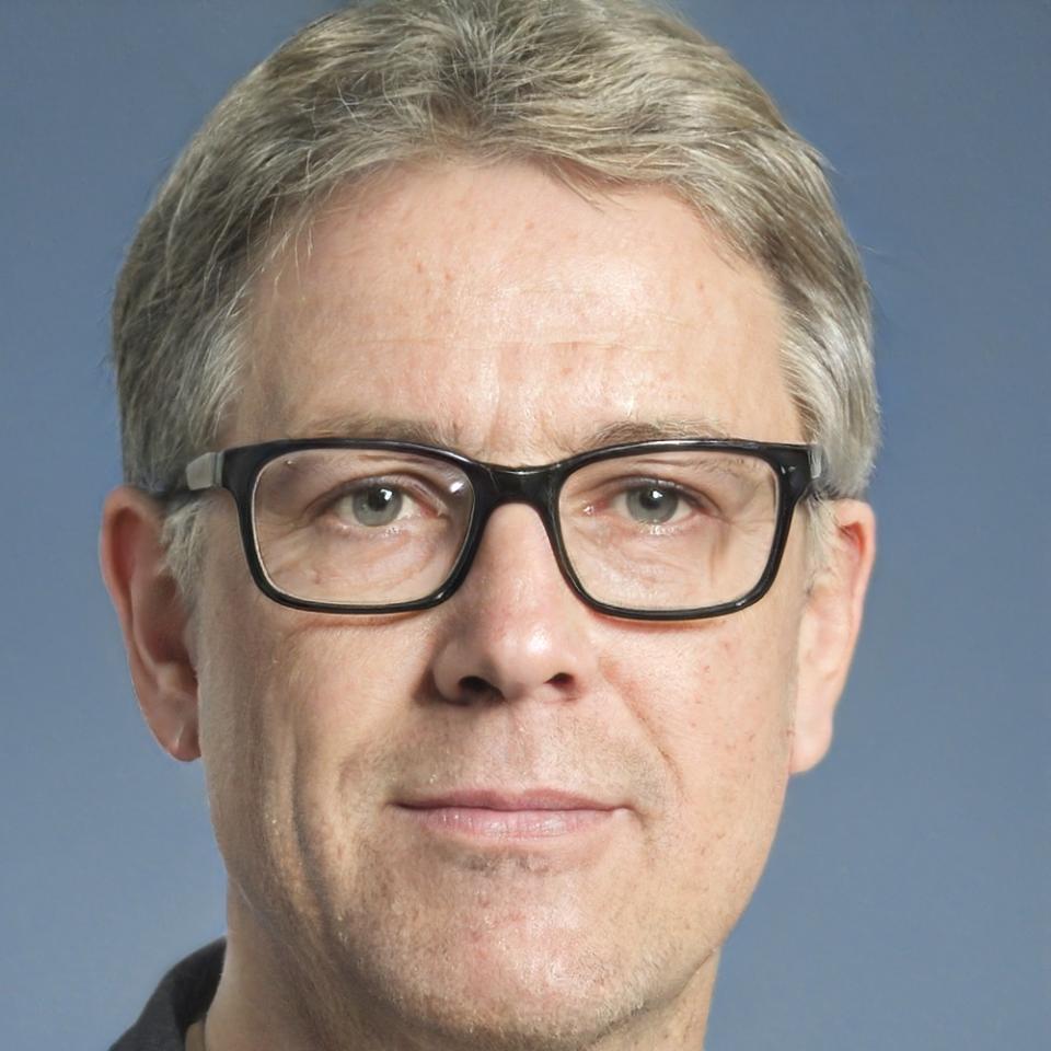 Portrait de Séverin Dubois, expert en gestion de portefeuille