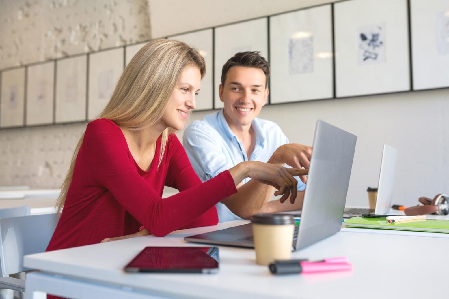 Équipe fortaliqueon travaillant sur l'amélioration continue de la plateforme